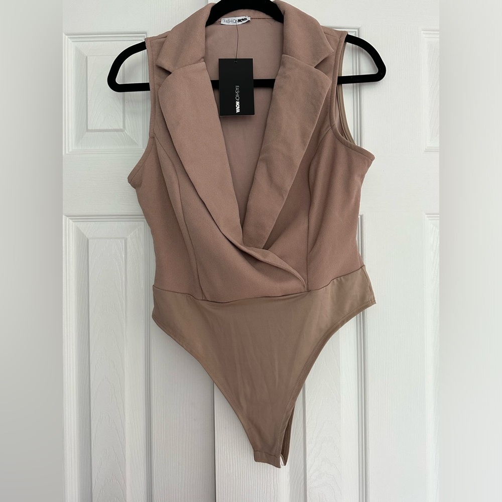 New with tags Fashion Nova collared bodysuit
